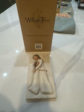 New/Open Box Willow Tree “Mother and Daughter” wall plaque #26505